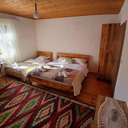 Bujtina Tusha Hotel Priska e Madhe Exterior photo